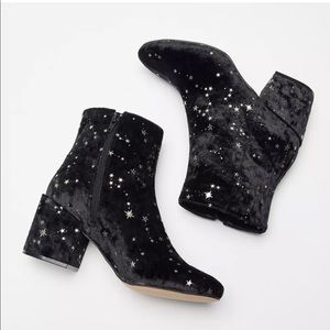 UO MARGOT VELVET BOOT SIZE 9